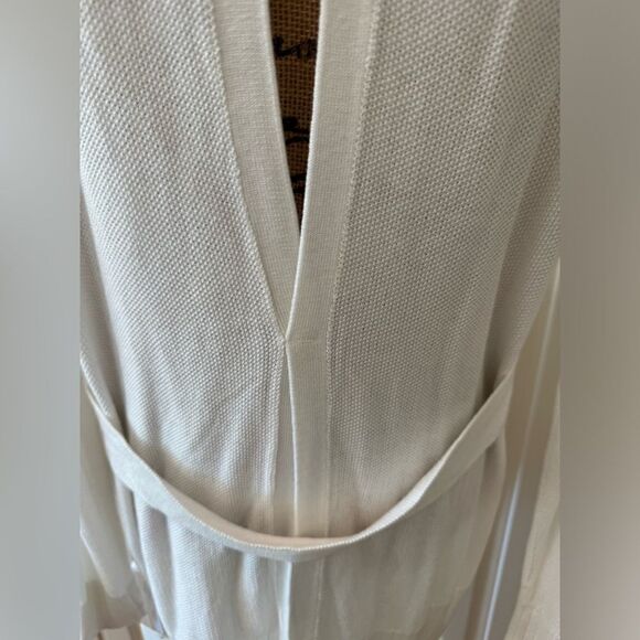 Lululemon white ‘Sincerely yours’ sweater - Picture 4 of 9